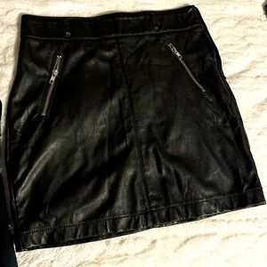 Leather skirt
Black